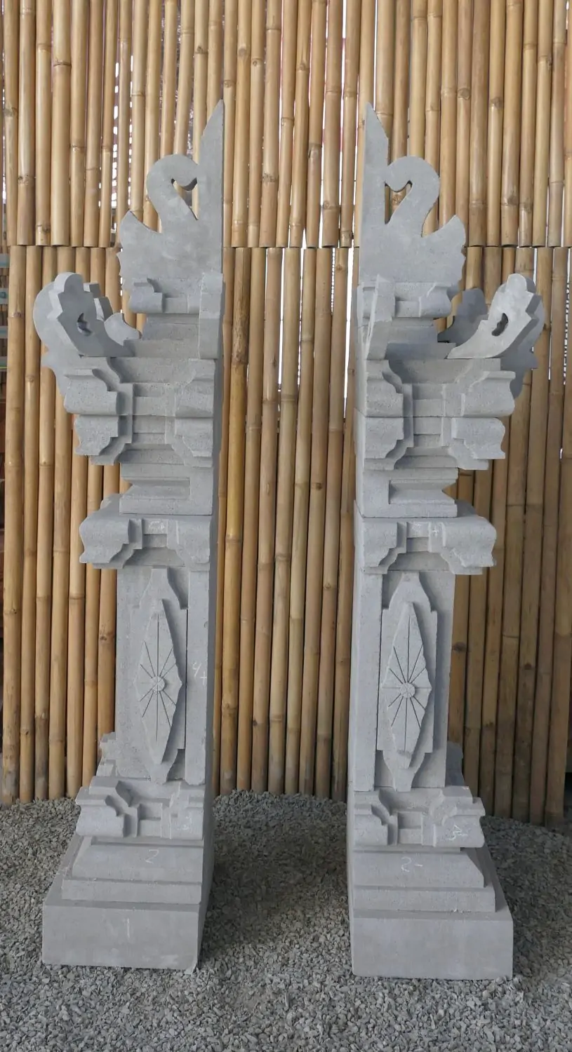  Product image 5 of the product “Balinese Gate, casted with Paras Stone. 2 Elements right and left. Total Height of 150cm. Mulitparted. ”